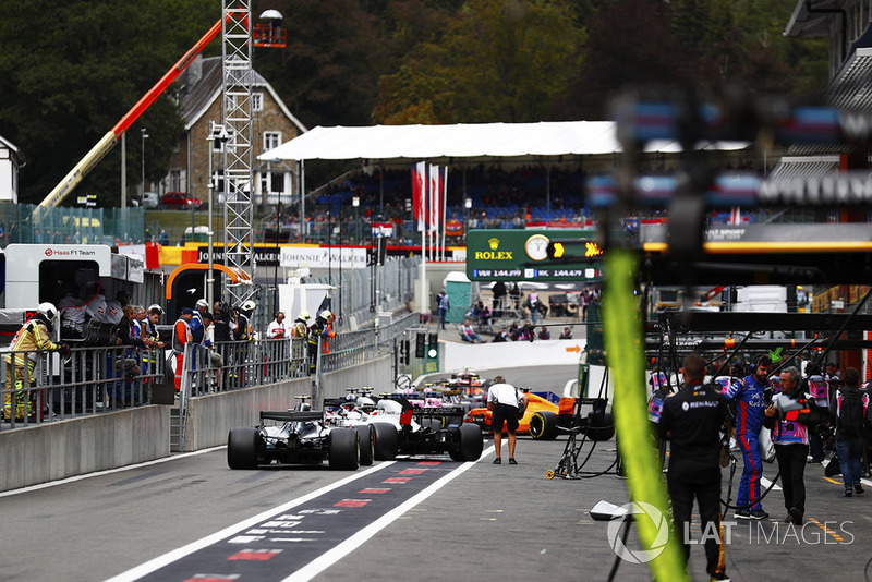Suasana pit lane