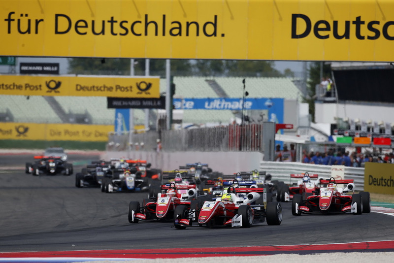Start of the race, Mick Schumacher, PREMA Theodore Racing Dallara F317 - Mercedes-Benz leads