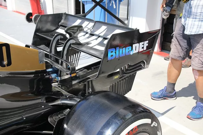Haas F1 Team VF-19, ala trasera