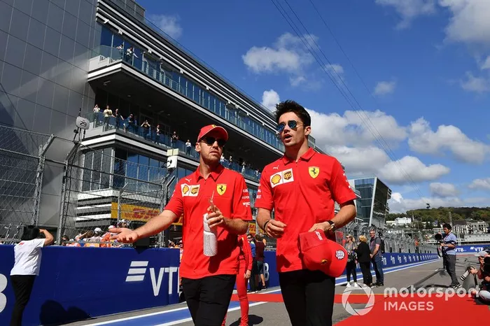Sebastian Vettel, Ferrari, e Charles Leclerc, Ferrari, alla parata dei piloti