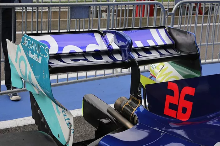 Detalle del alerón trasero del STR14 de Daniil Kvyat, Toro Rosso