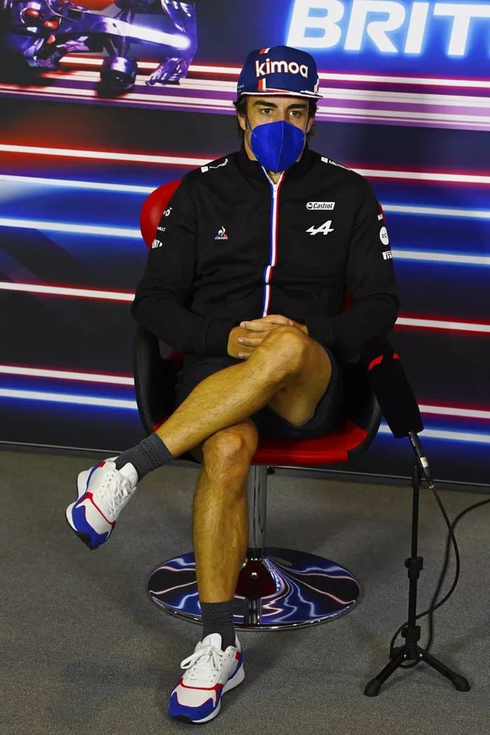 Fernando Alonso, Alpine F1, en la conferencia de prensa