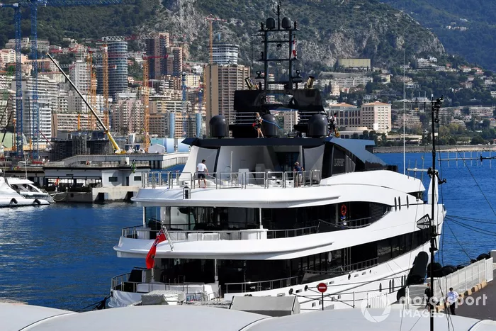 Yates en el puerto de Montecarlo