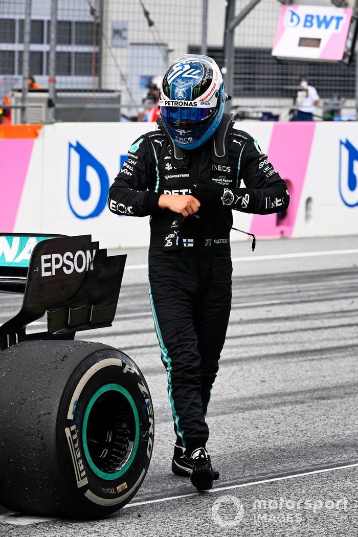 Tercer lugar Valtteri Bottas, Mercedes, en Parc Ferme