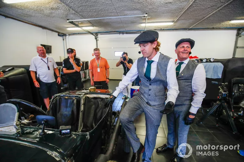 Sebastian Vettel, Aston Martin, Johnny Herbert, Sky TV, nell'Aston Martin Green Pea TT1 del 1922