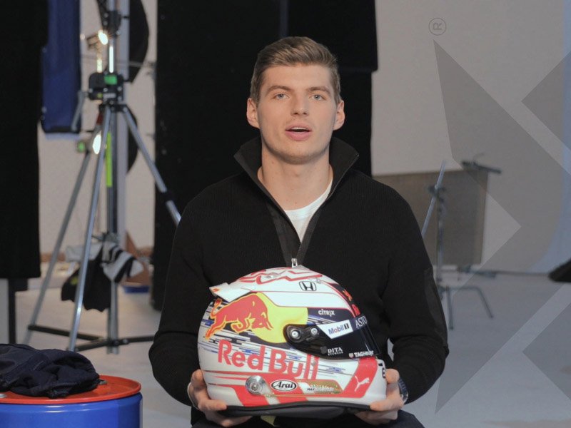 Max Verstappen muestra el diseño de su casco 2019