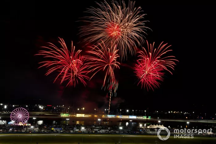 Fuegos artificiales en las 24h de Daytona 2021