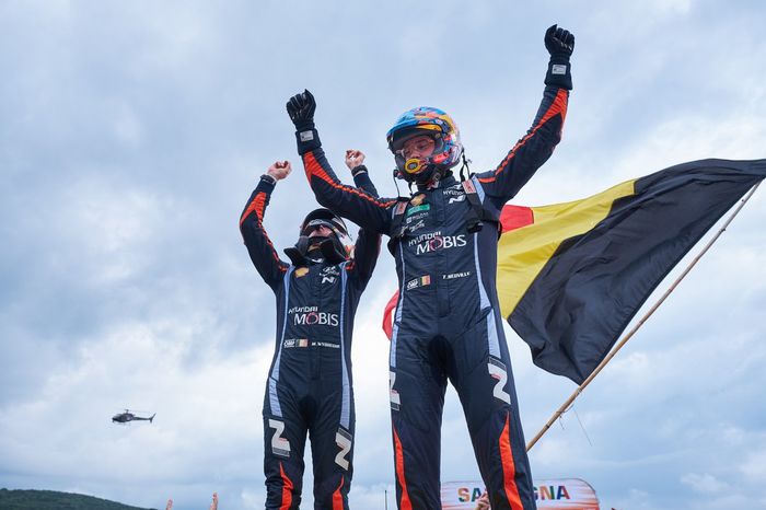 Ganador Thierry Neuville, Martijn Wydaeghe, Hyundai World Rally Team Hyundai i20 N Rally1