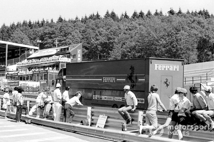 El camión Ferrari se dirige a casa