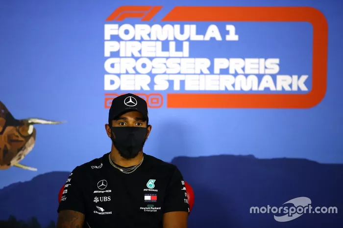 Lewis Hamilton, Mercedes-AMG Petronas F1 en la conferencia de prensa