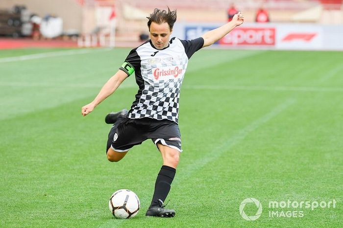 Felipe Massa jugando a fútbol