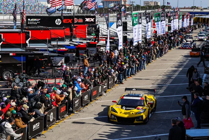 #3 Corvette Racing by Pratt Miller Motorsports Corvette Z06 GT3.R: Antonio Garcia, Alexander Sims, Daniel Juncadella