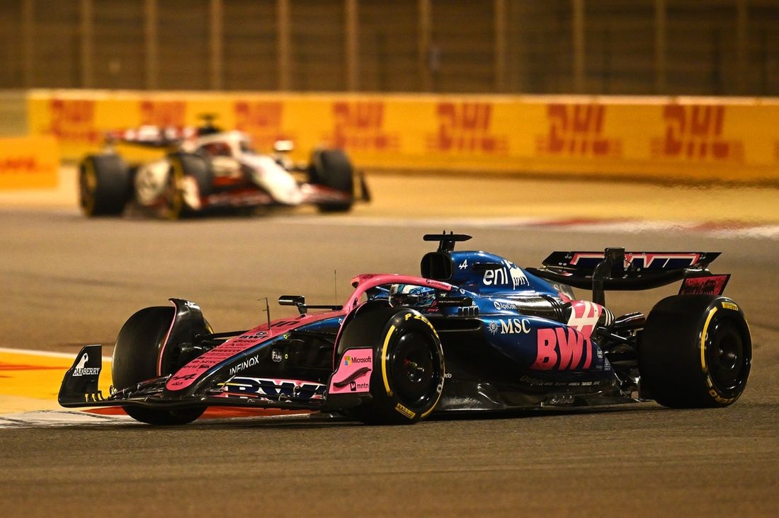 Pierre Gasly, Alpine, Esteban Ocon, Haas F1 Team