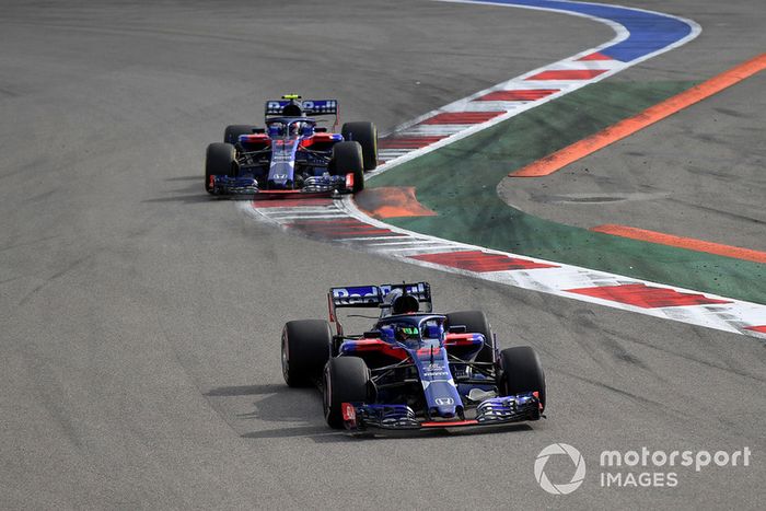 Brendon Hartley, Scuderia Toro Rosso STR13 y Pierre Gasly, Scuderia Toro Rosso STR13