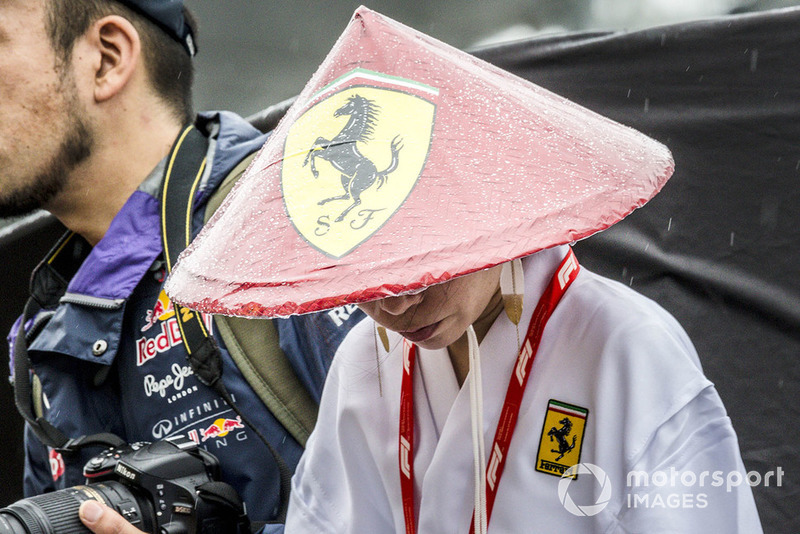 Болельщицы Ferrari