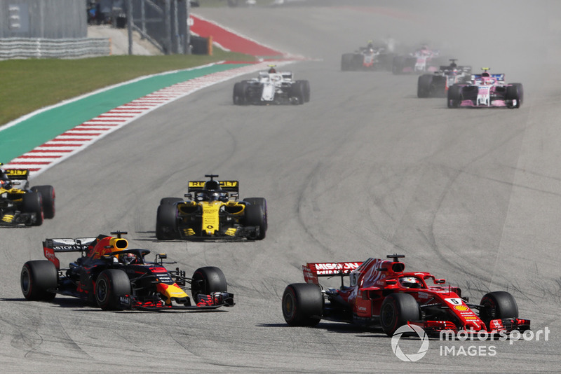 Sebastian Vettel, Ferrari SF71H y Daniel Ricciardo, Red Bull Racing RB14 batalla