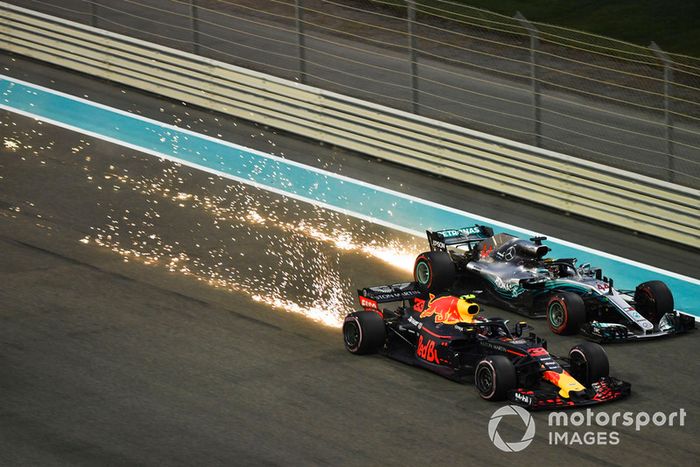 Max Verstappen, Red Bull Racing RB14 y Lewis Hamilton, Mercedes-AMG F1 W09