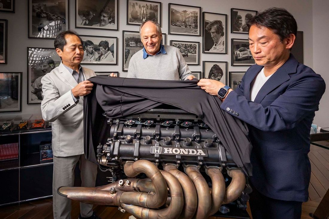 ホンダ・レーシング（HRC）、ゲルハルト・ベルガーにRA122E/Bを贈呈 F1