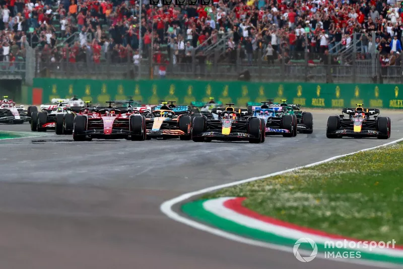 Max Verstappen, Red Bull Racing RB18, Charles Leclerc, Ferrari F1-75, Lando Norris, McLaren MCL36, Kevin Magnussen, Haas VF-22, Fernando Alonso, Alpine A522