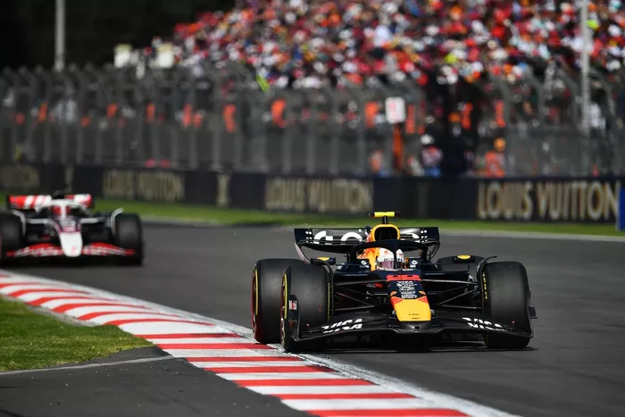 Esteban Ocon, Haas F1 Team, Yuki Tsunoda, Red Bull Racing