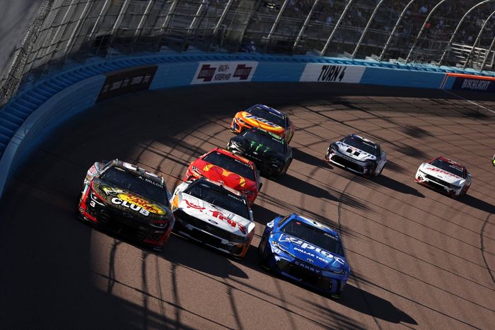 Austin Dillon, Richard Childress Racing Chevrolet, Ryan Preece, Roush Fenway Keselowski Racing Ford, Austin Cindric, Team Penske Ford