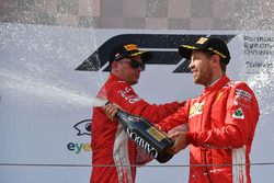 Sebastian Vettel, Ferrari, festeggia sul podio con lo champagne