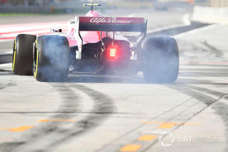 Charles Leclerc, Sauber C37 fait un burnout