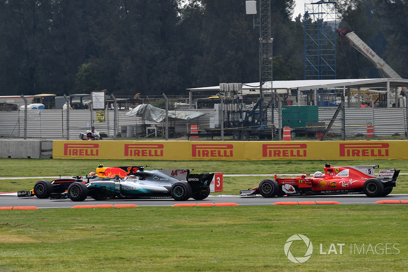 Max Verstappen, Red Bull Racing RB13, Lewis Hamilton, Mercedes-Benz F1 W08  and Sebastian Vettel, Fe