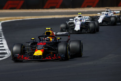 Max Verstappen, Red Bull Racing RB14, leads Sergey Sirotkin, Williams FW41, and Lance Stroll, Williams FW41
