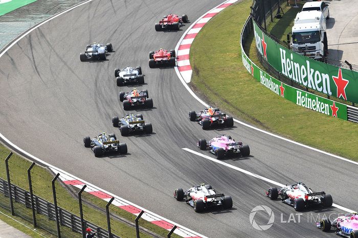 La primera curva del GP de China