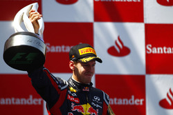 Подіум: переможець Себастьян Феттель, Red Bull Racing RB7
