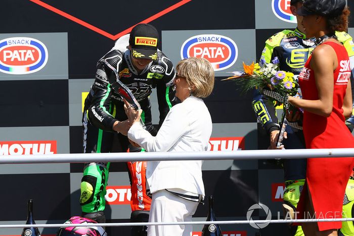 Podium: ganadora, Ana Carrasco