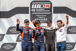 Podyum: Yarış galibi Gabriele Tarquini, BRC Racing Team Hyundai i30 N TCR, 2. Norbert Michelisz, BRC Racing Team Hyundai i30 N TCR, 3. Yvan Muller, YMR Hyundai i30 N TCR