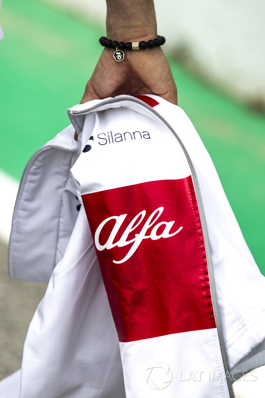Charles Leclerc, Sauber, cammina lungo il circuito