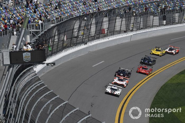 #77 Mazda Team Joest Mazda DPi, DPi: Oliver Jarvis, Tristan Nunez, Olivier Pla, #6 Acura Team Penske Acura DPi, DPi: Juan Pablo Montoya, Dane Cameron, Simon Pagenaud