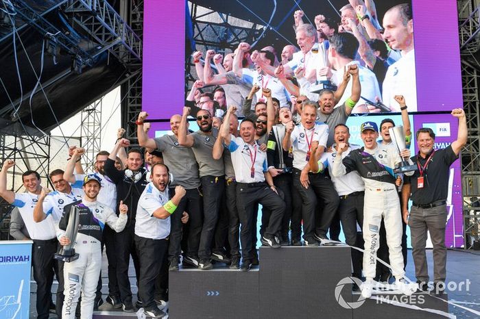 Alexander Sims, BMW I Andretti Motorsports y Maximilian Gunther, BMW I Andretti Motorsports, BMW iFE.20 con el equipo