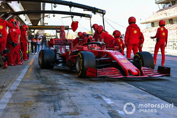 Charles Leclerc, Ferrari SF1000, en un pit stop