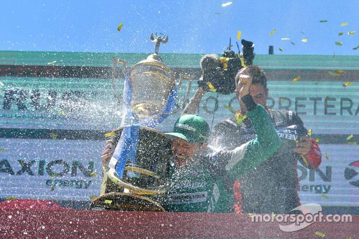 Podio: campeón Agustín Canapino, Canapino Sports