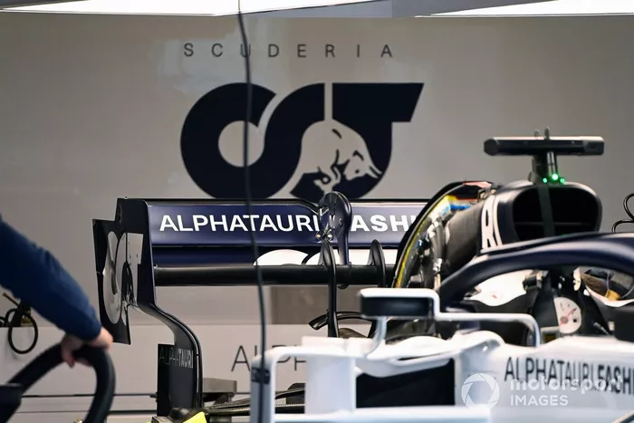 AlphaTauri AT01 arka kanat detay