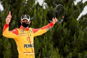 Race winner Joey Logano, Team Penske, Ford Mustang 