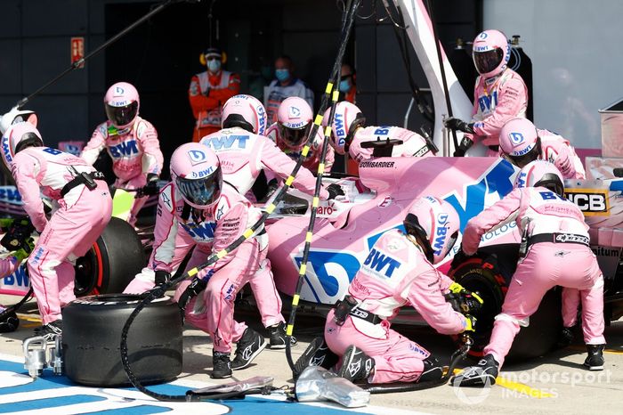 Nico Hulkenberg, Racing Point RP20, fa un pit stop