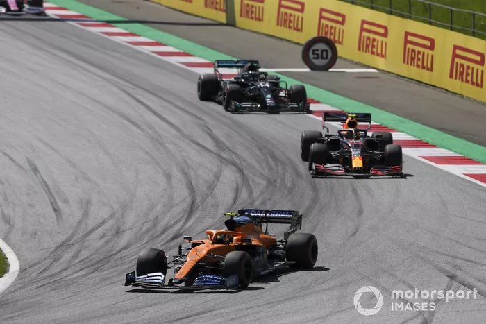 Lando Norris, McLaren MCL35, Alex Albon, Red Bull Racing RB16, Lewis Hamilton, Mercedes F1 W11 EQ Performance
