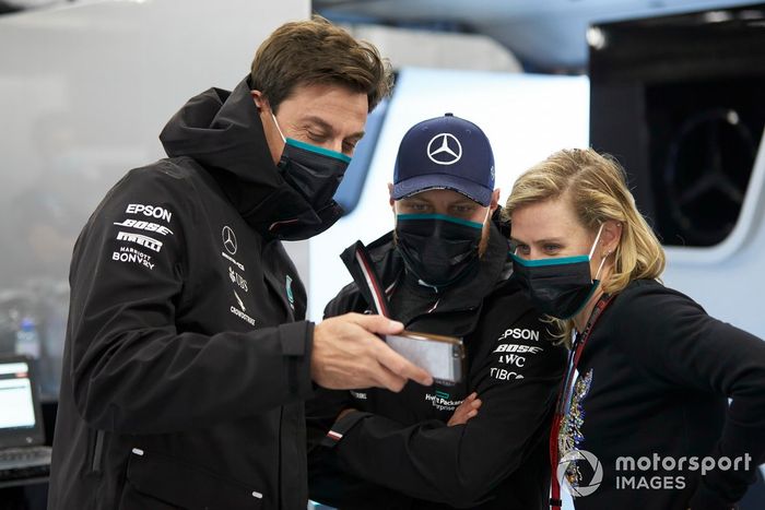 Toto Wolff, Director Ejecutivo, Mercedes AMG y Valtteri Bottas, Mercedes-AMG Petronas F1 