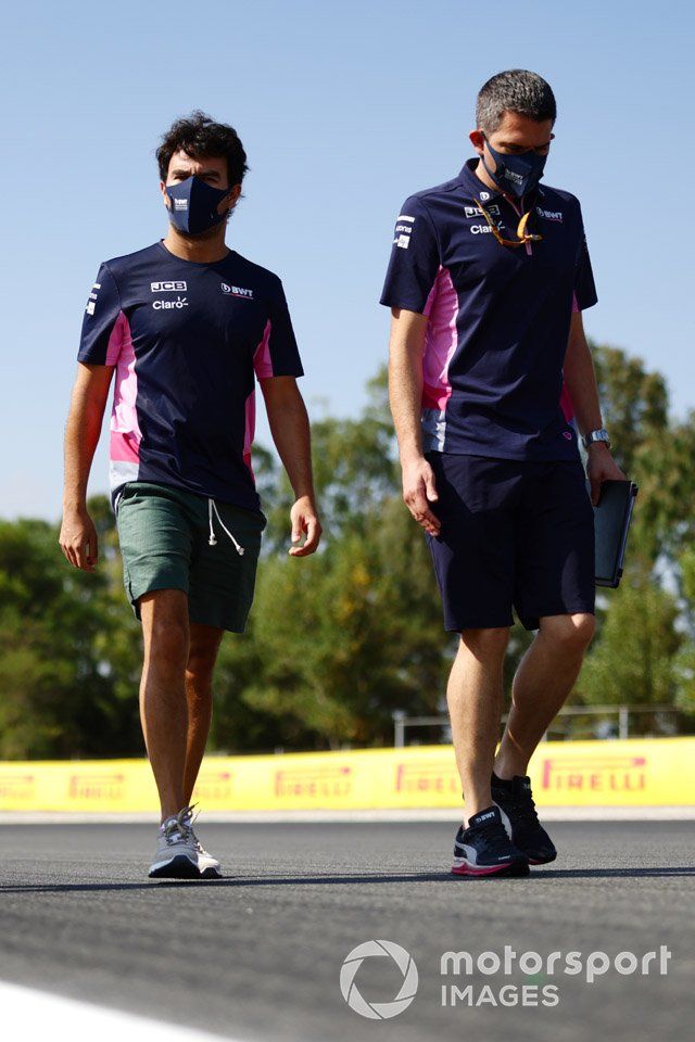 Sergio Pérez, Racing Point, camina por la pista