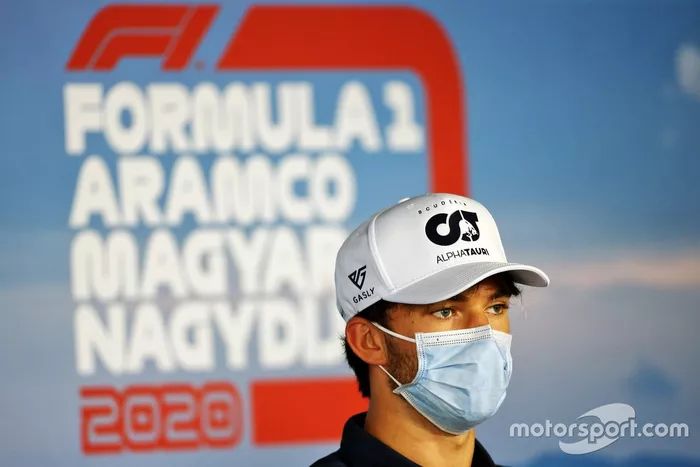 Pierre Gasly, AlphaTauri en la conferencia de prensa