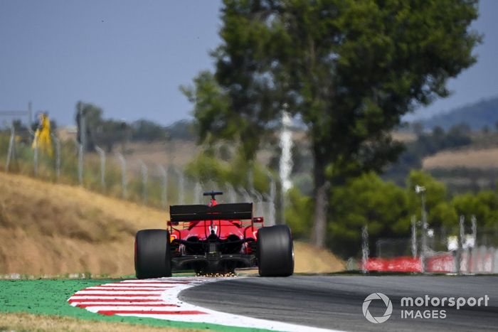 Sebastian Vettel, Ferrari SF1000 sacando chispas