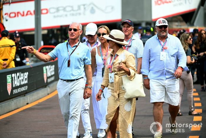 Greg Maffei, director general de Liberty Media Corporation, con invitados