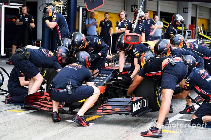 Red Bull Racing pit stop practice
