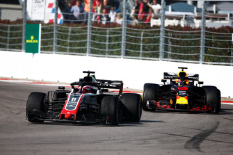 Romain Grosjean, Haas F1 Team VF-18, leads Daniel Ricciardo, Red Bull Racing RB14