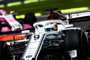 Marcus Ericsson, Sauber C37, devant Sergio Perez, Racing Point Force India VJM11